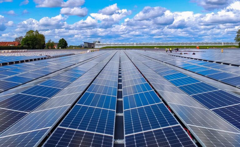 De acuerdo con científicos de la UNAM y la compañía Solarever, La perovskita permite el aprovechamiento de energía solar a mayor escala, con un funcionamiento más estable