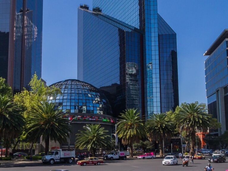 Por quinta semana la Bolsa Mexicana de Valores ha tenido un aumento. Foto: Pixabay.