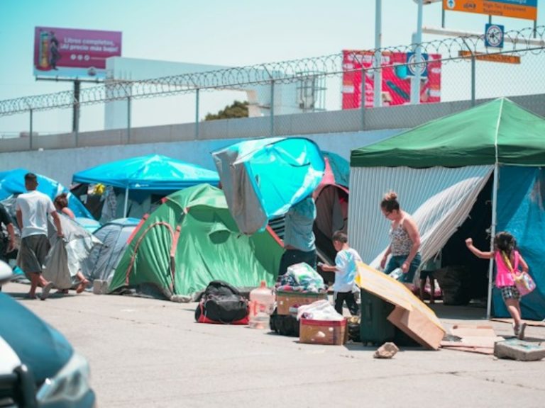 Tent México beneficia a empresas y refugiados. Foto: Unsplash.